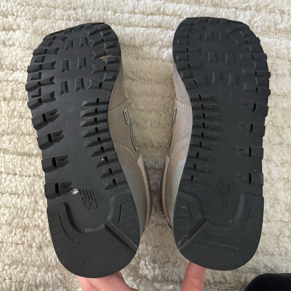 Women’s New Balance 574 Shoes - Picture 4 of 4